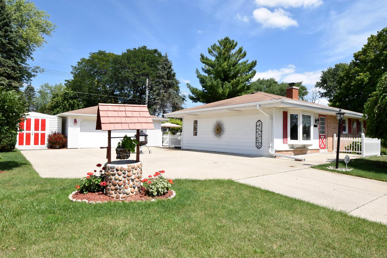 14208 W Kostner Ln., New Berlin, WI 53151