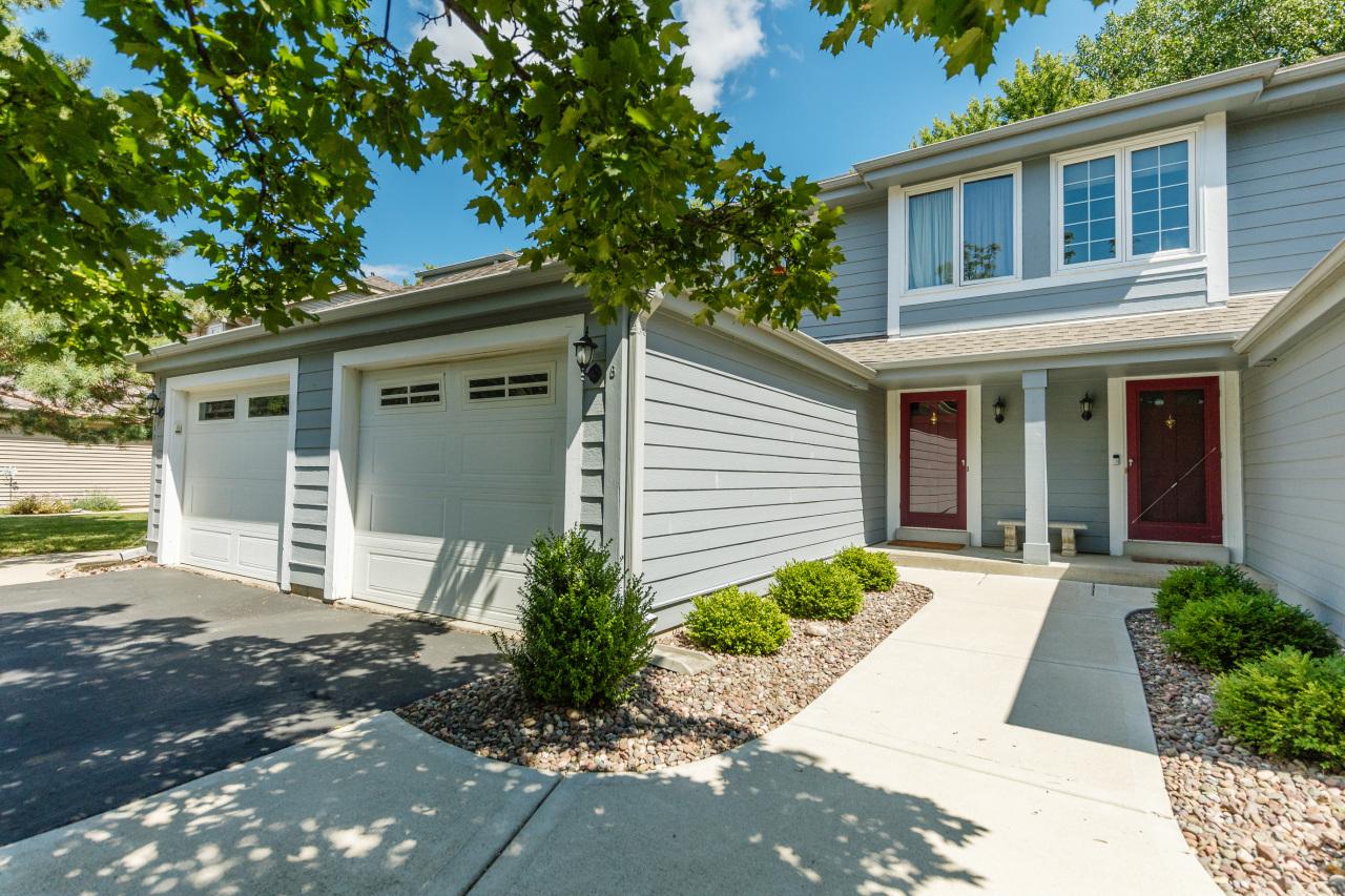 2411 Willowood Dr #B, Waukesha, WI 53188