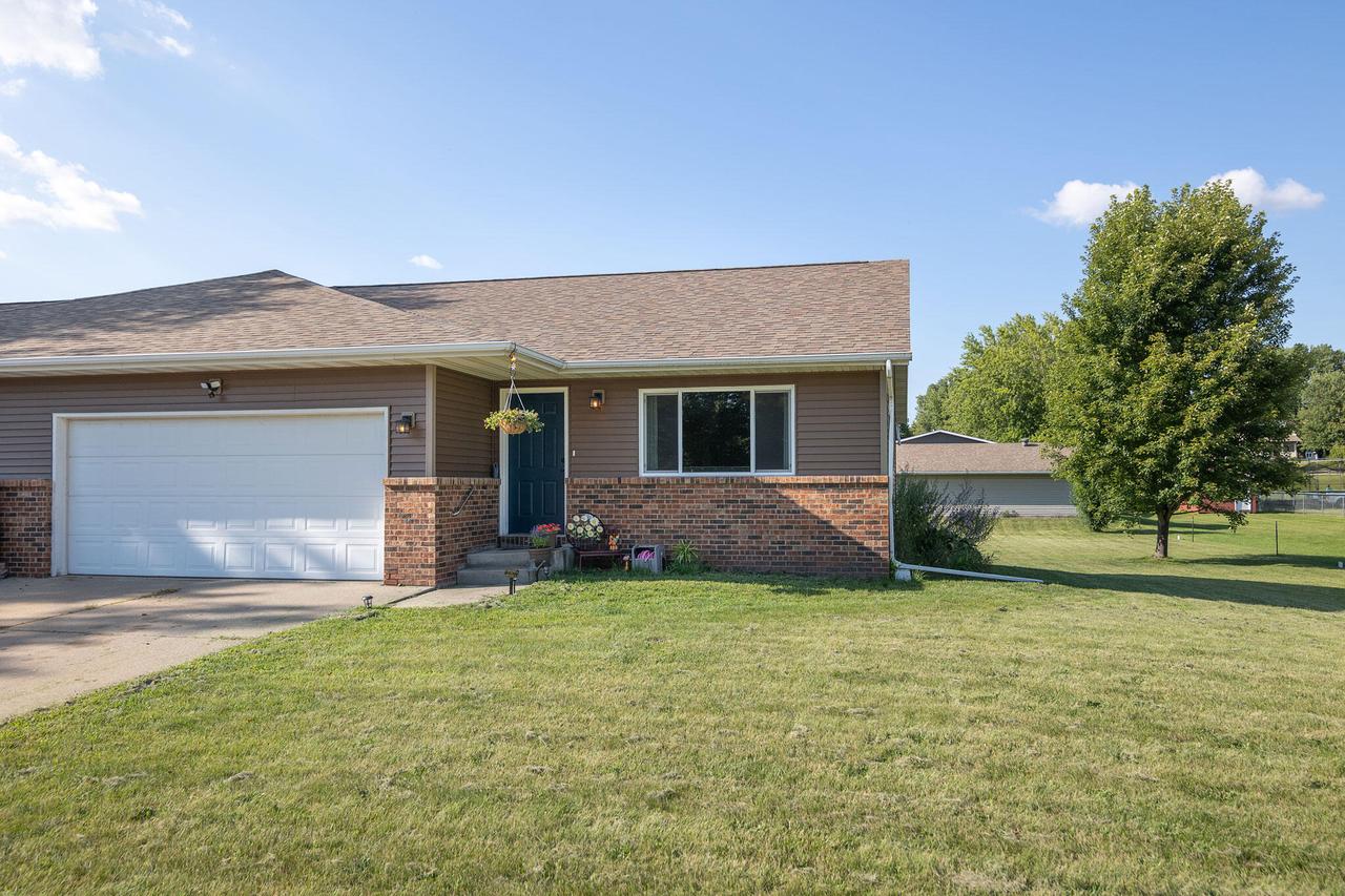 307 Roberts St, Holmen, WI 54636