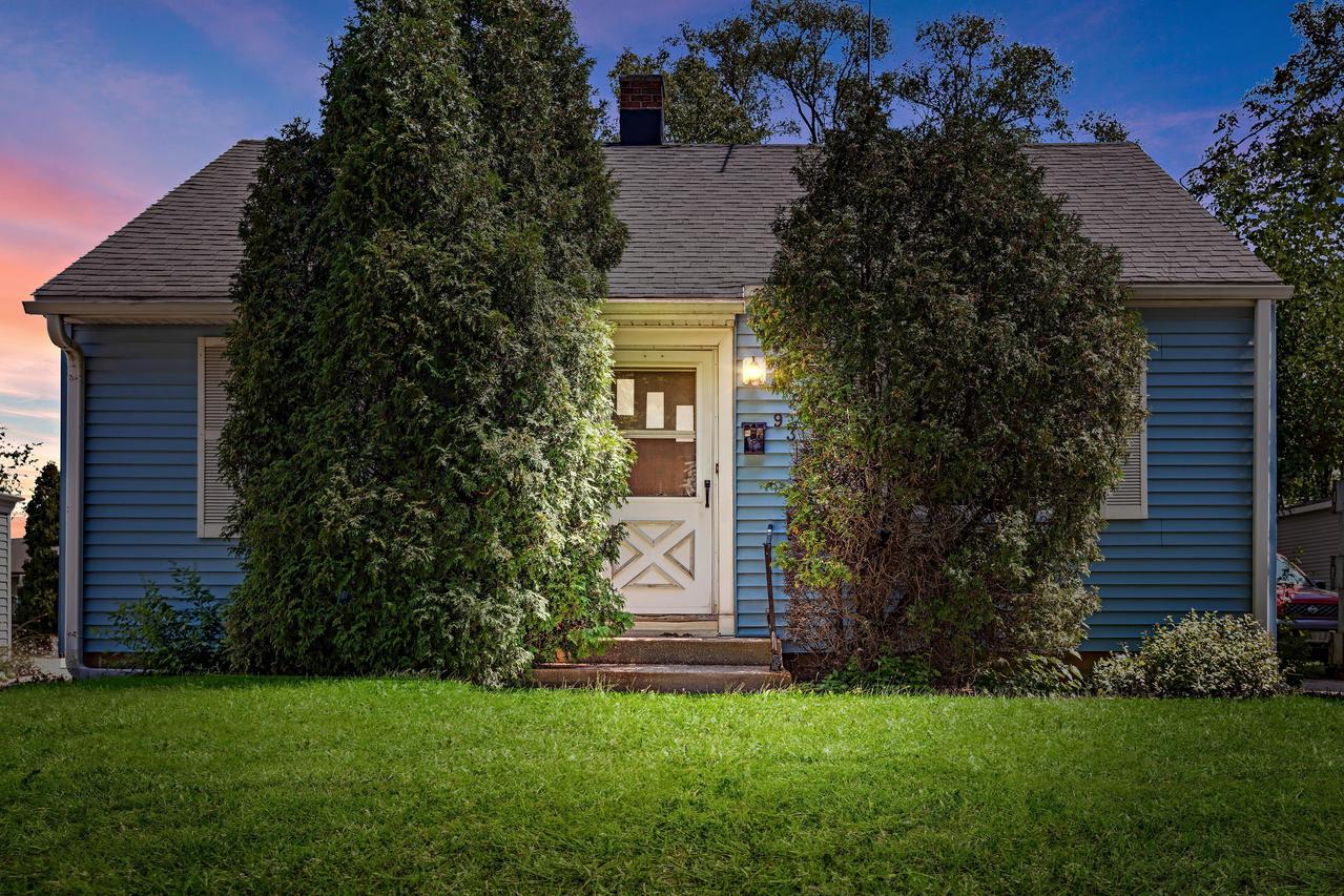 933 Harding Ave., Waukesha, WI 53186