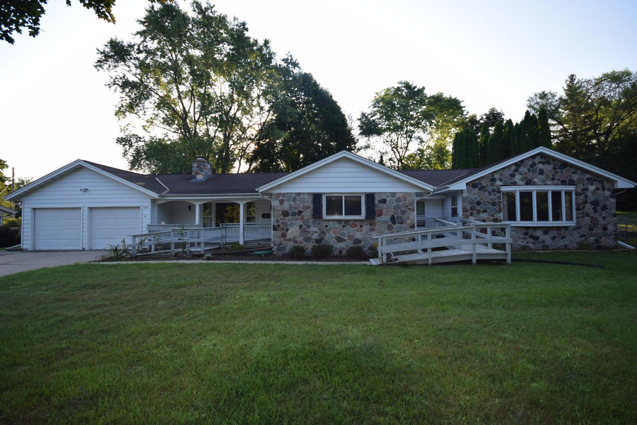 233 S 17th Ave, West Bend, WI 53095