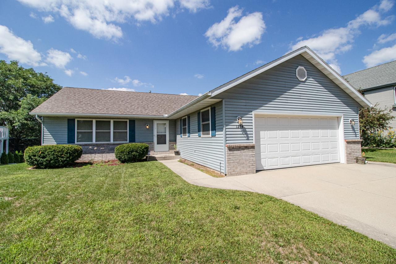 1274 Swallow Rd, Waukesha, WI 53189
