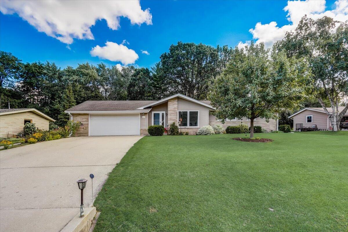 13605 W Old Oak Ln, New Berlin, WI 53151