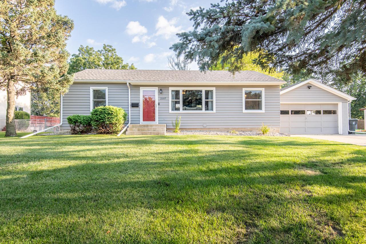 2107 Sunkist Ave., Waukesha, WI 53188