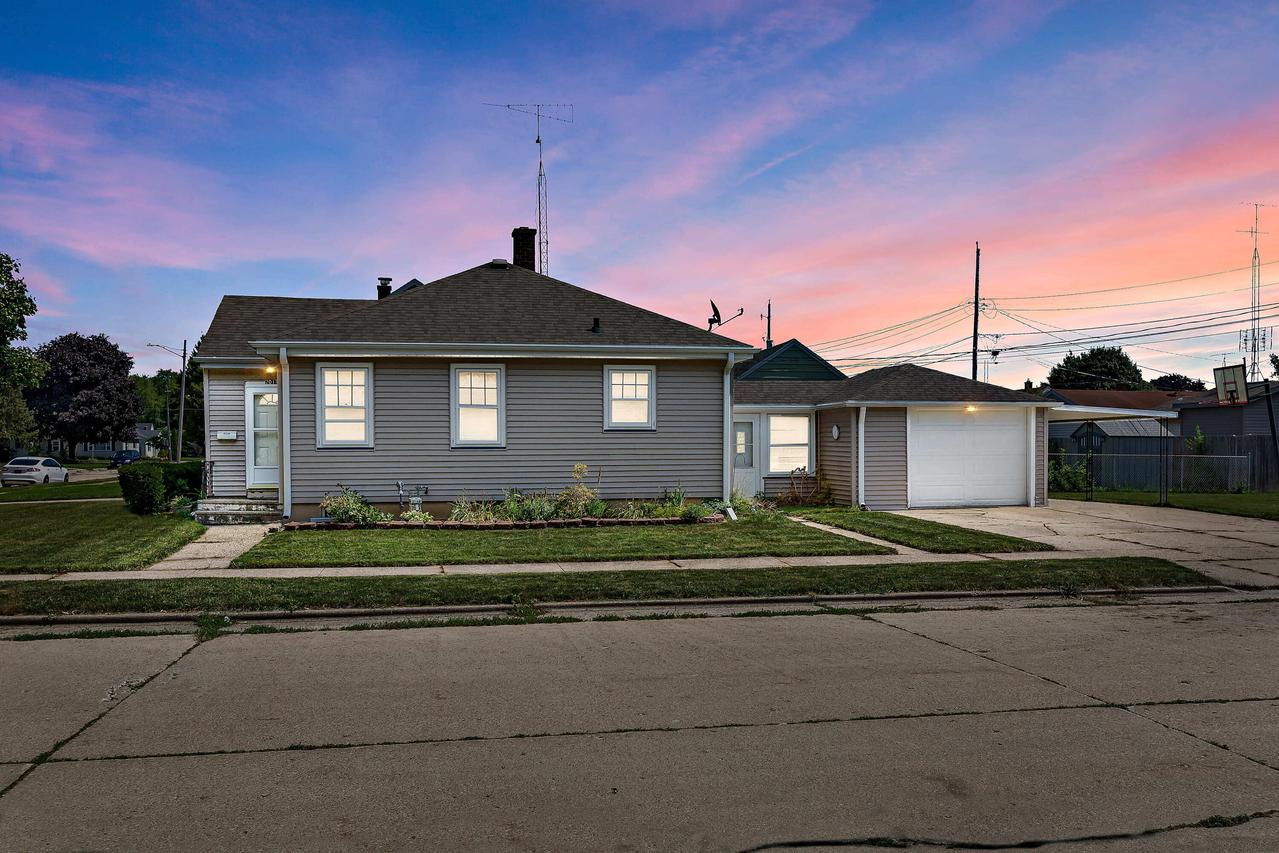 2017 32nd St, Kenosha, WI 53140