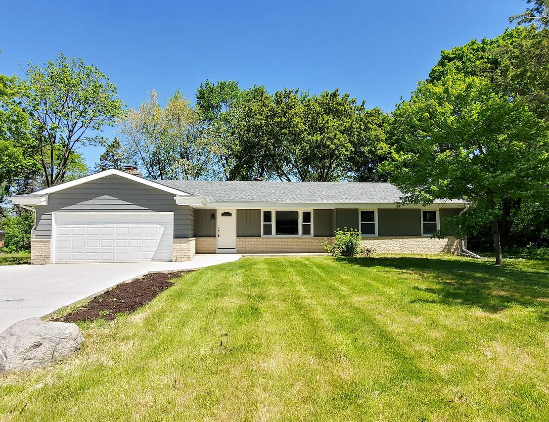 500 W Bayfield Ave, Glendale, WI 53217