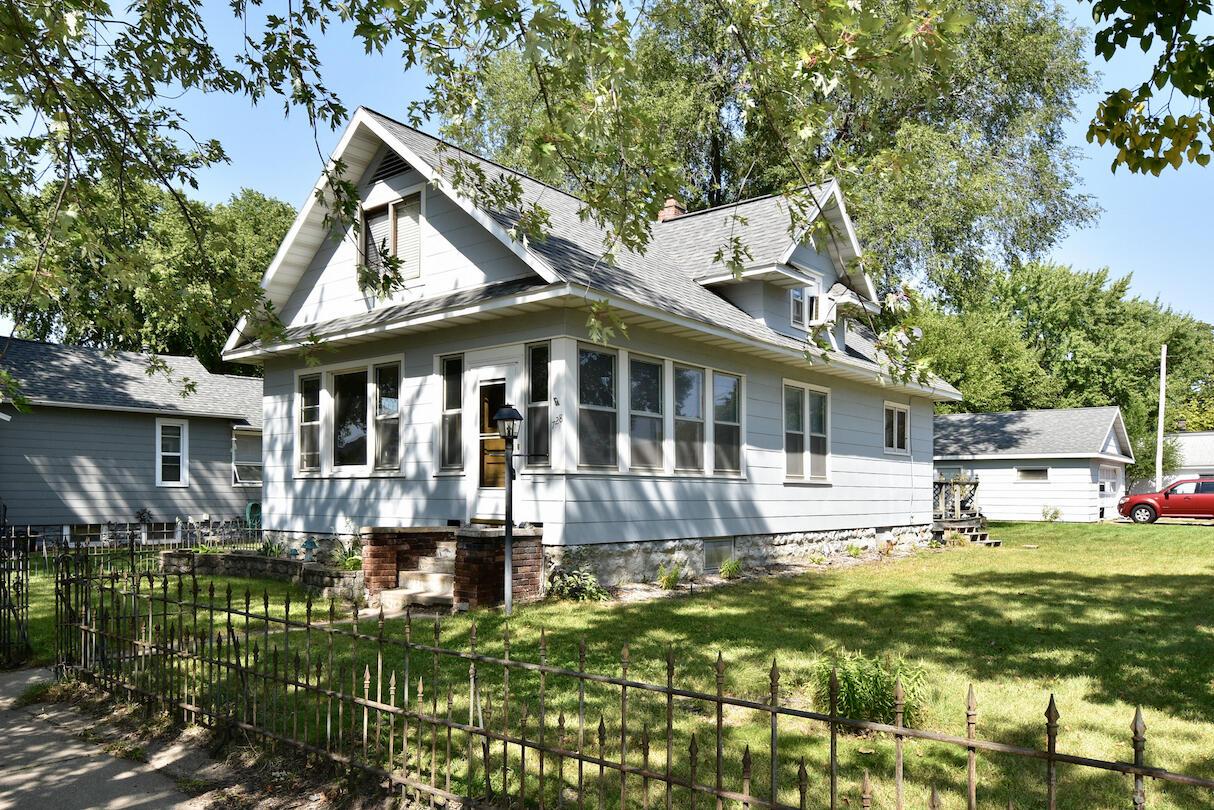 728 10th St, Winona, WI 55987