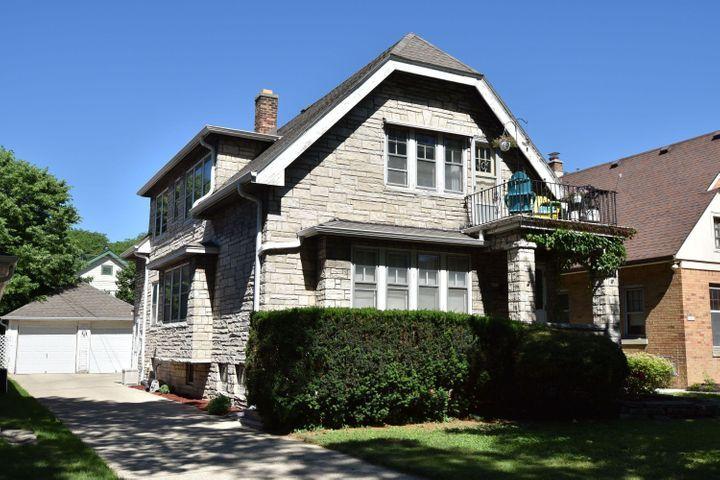 2657 N 68th St., Wauwatosa, WI 53213