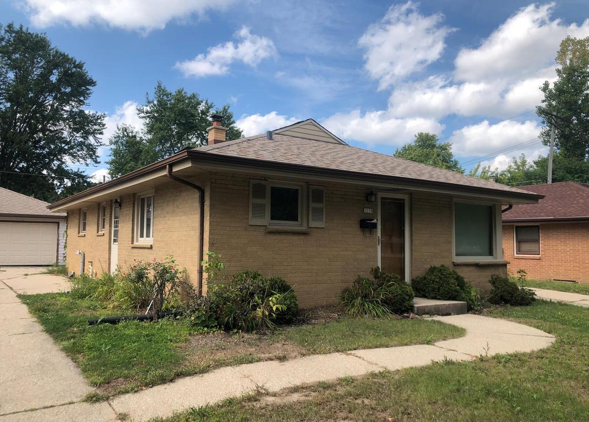 5239 N 87th St, Milwaukee, WI 53225