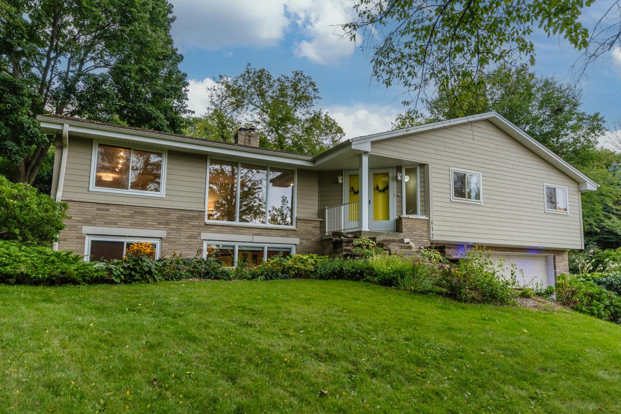 612 Ivy Cir., Waukesha, WI 53186