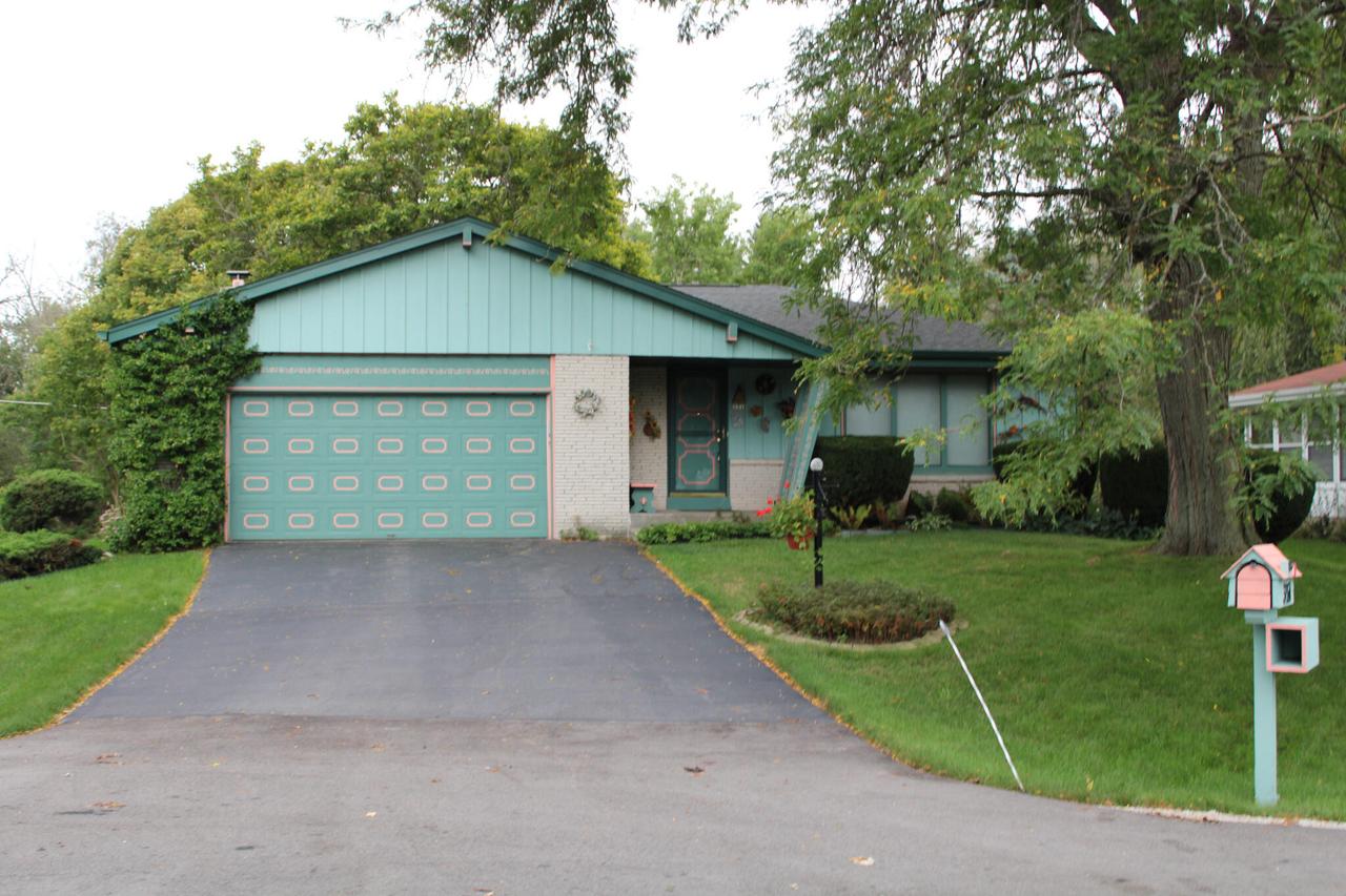 351 Hialeah Dr., Caledonia, WI 53402