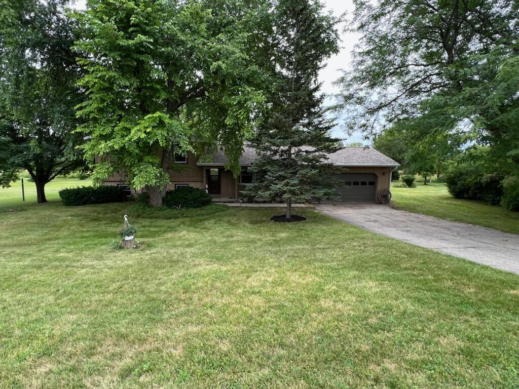 N1645 Bramble Bush Ln., Koshkonong, WI 53538