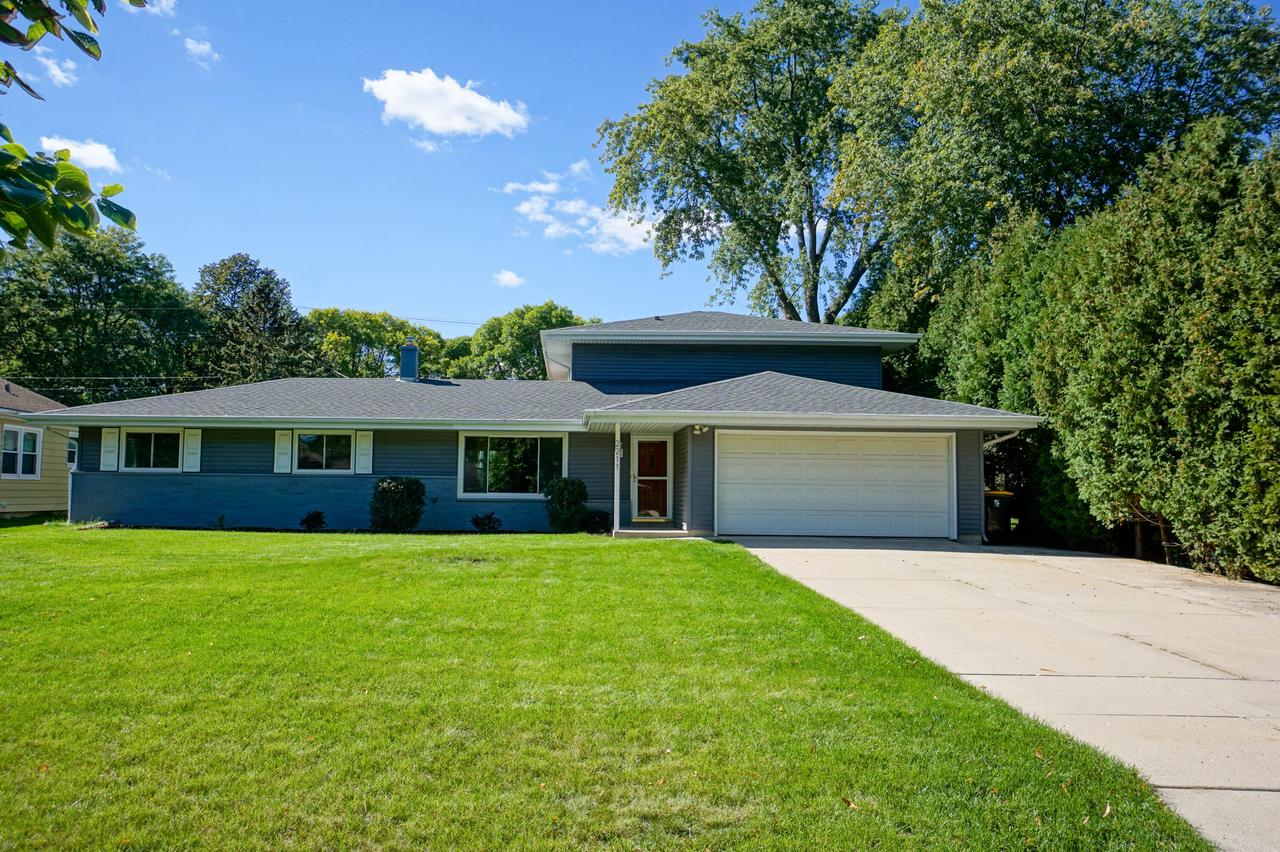 2211 N 116th St., Wauwatosa, WI 53226