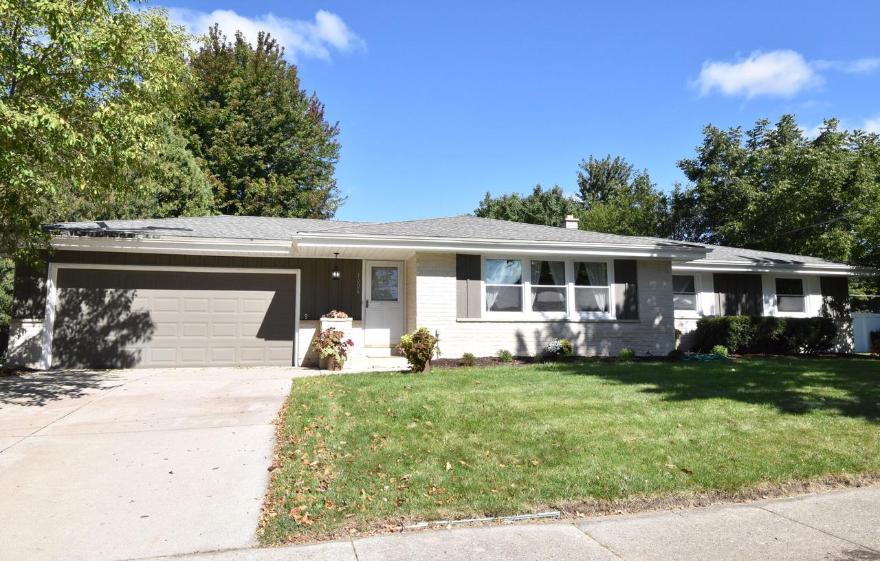 1006 Wisteria Ln., Waukesha, WI 53189