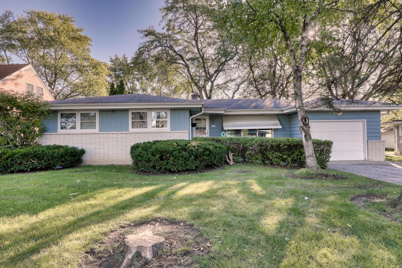 4524 N 107th St., Wauwatosa, WI 53225