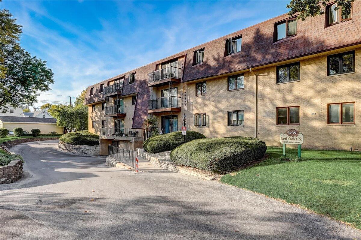 3239 S 58th St. #210, Milwaukee, WI 53219