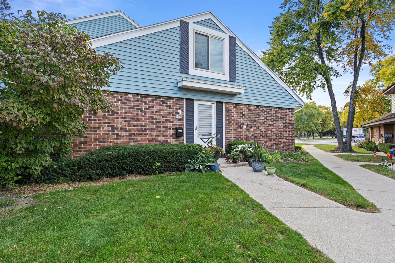 1928 W Salem St, Milwaukee, WI 53221