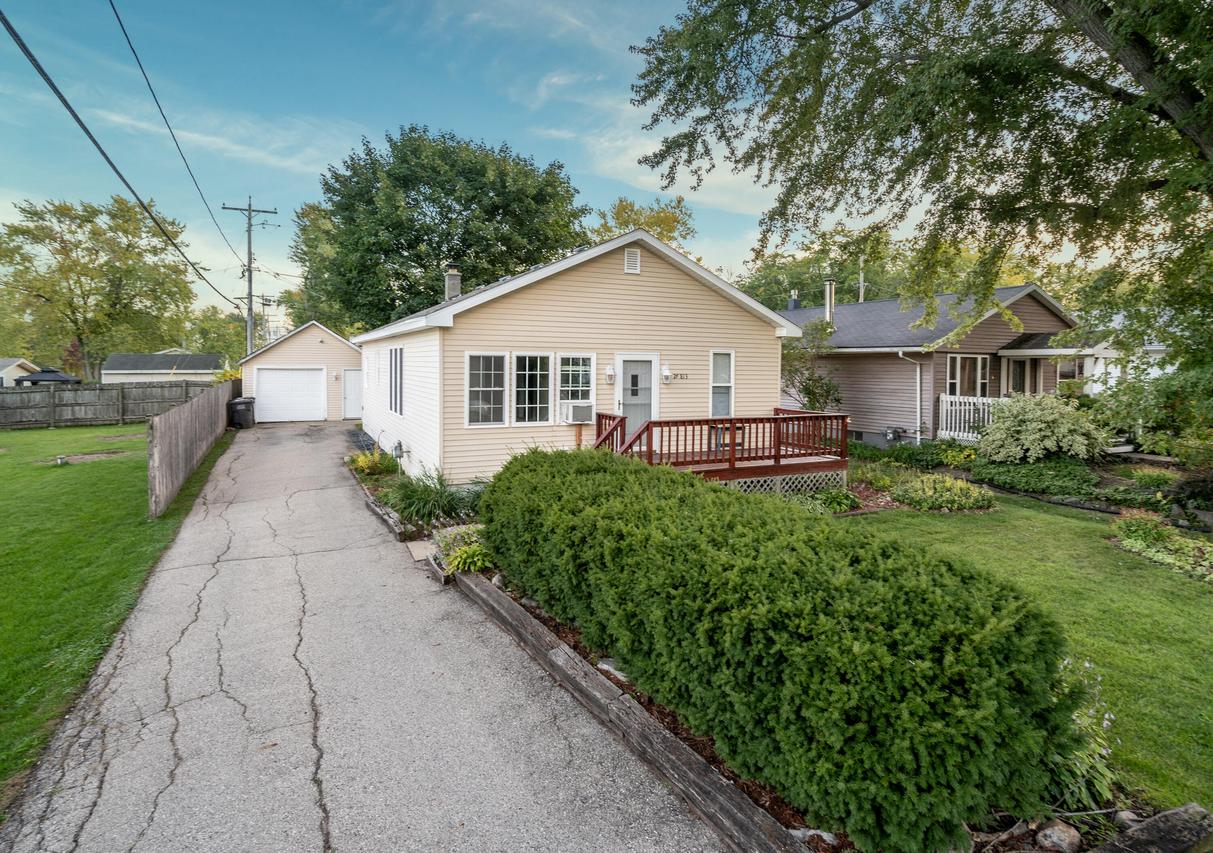 24813 71st St, Paddock Lake, WI 53168