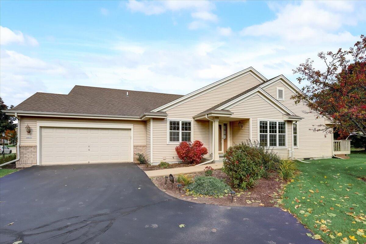 2816 Raintree Ln., Waukesha, WI 53189
