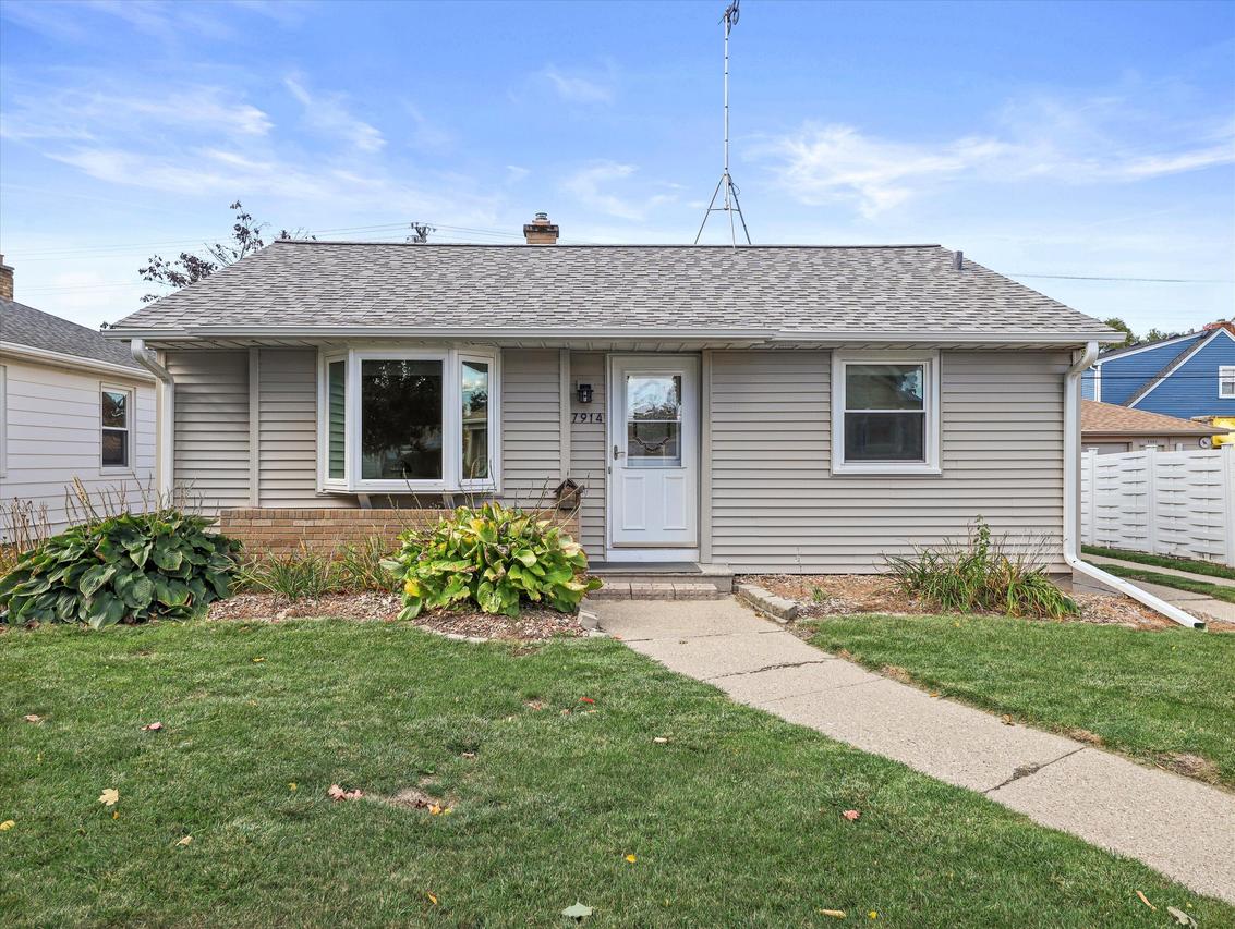7914 23rd Ave, Kenosha, WI 53143