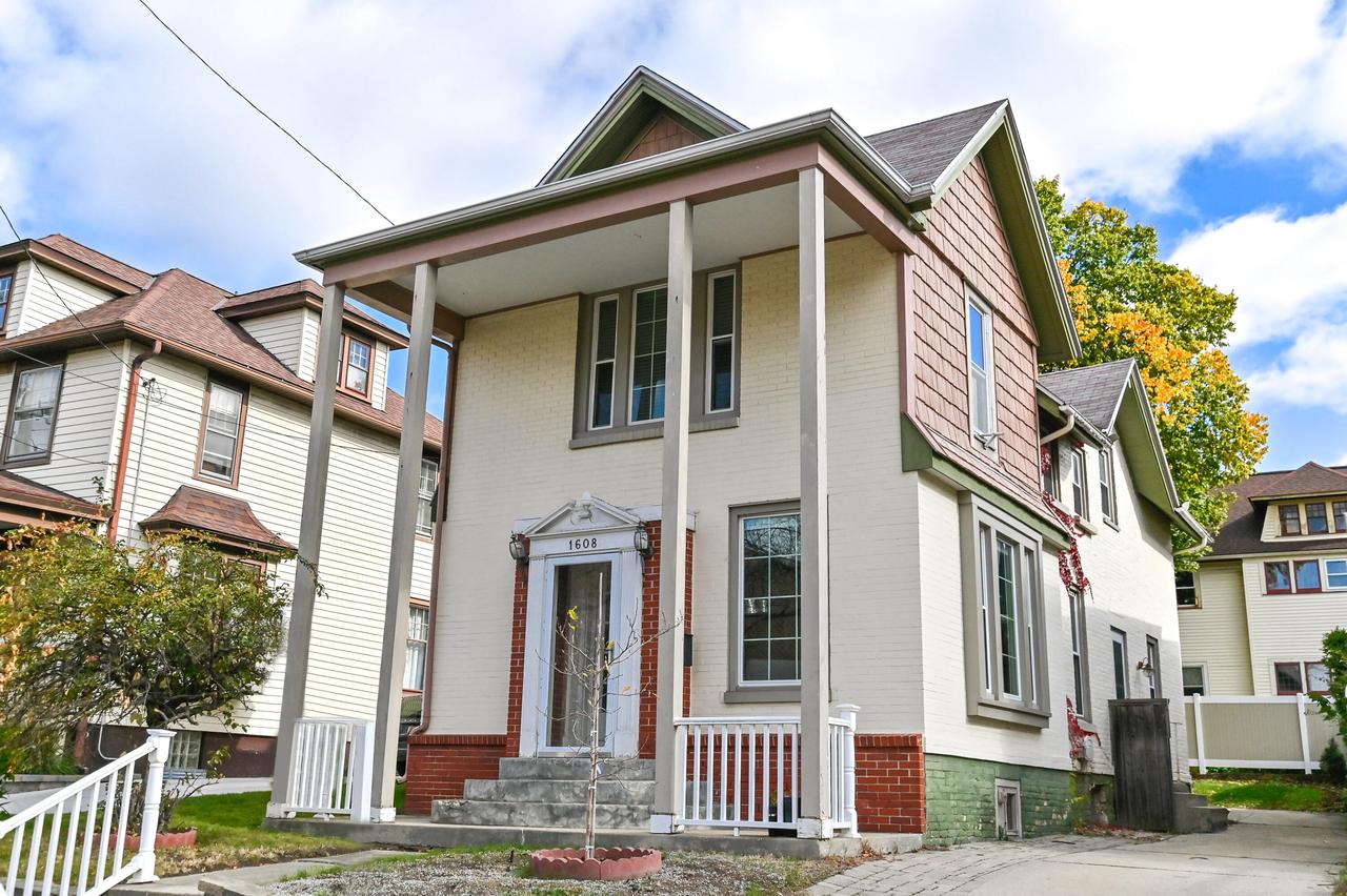 1608 N Wauwatosa Ave, Wauwatosa, WI 53213