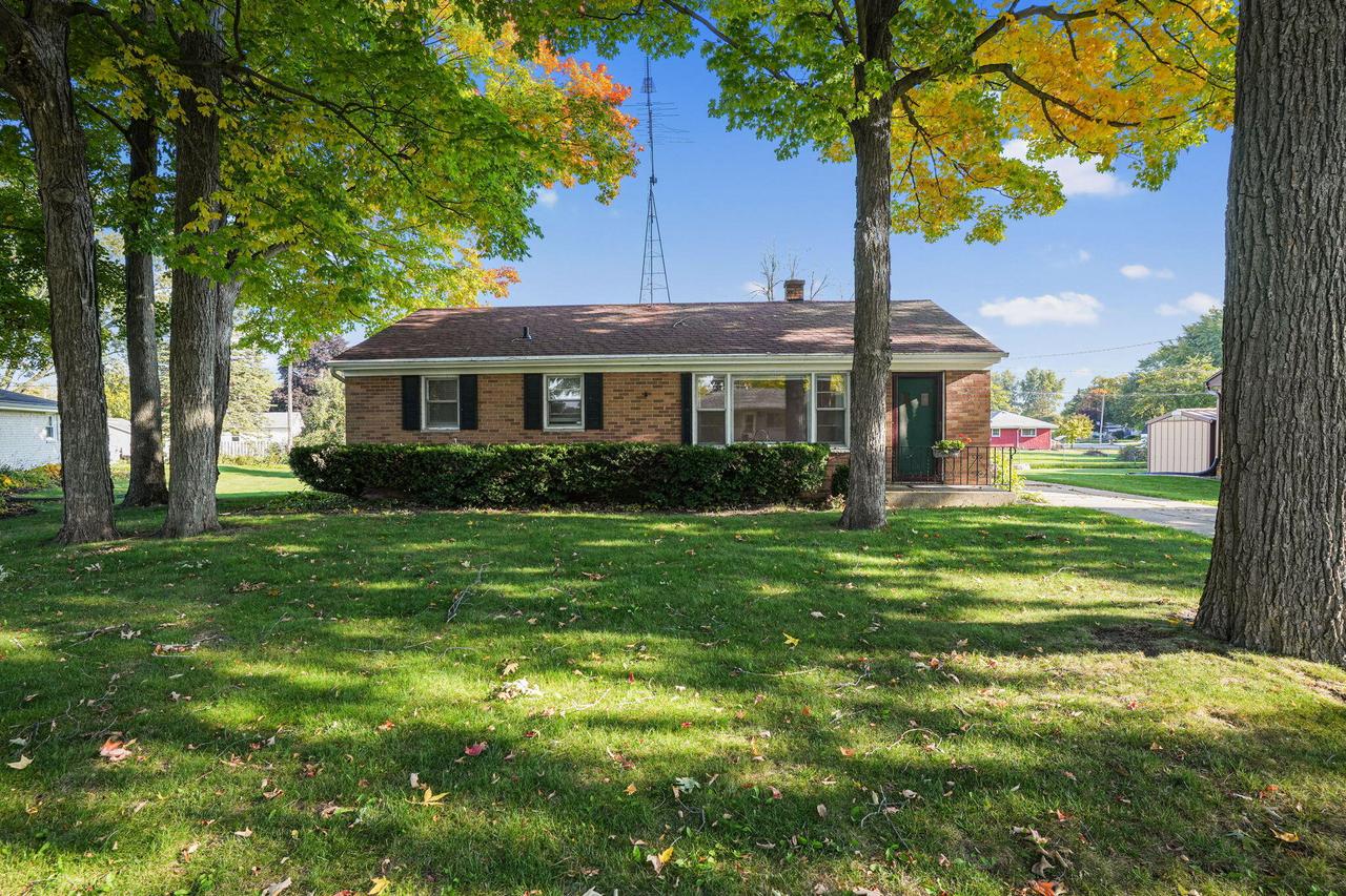 2914 Arrowhead St, Caledonia, WI 53402