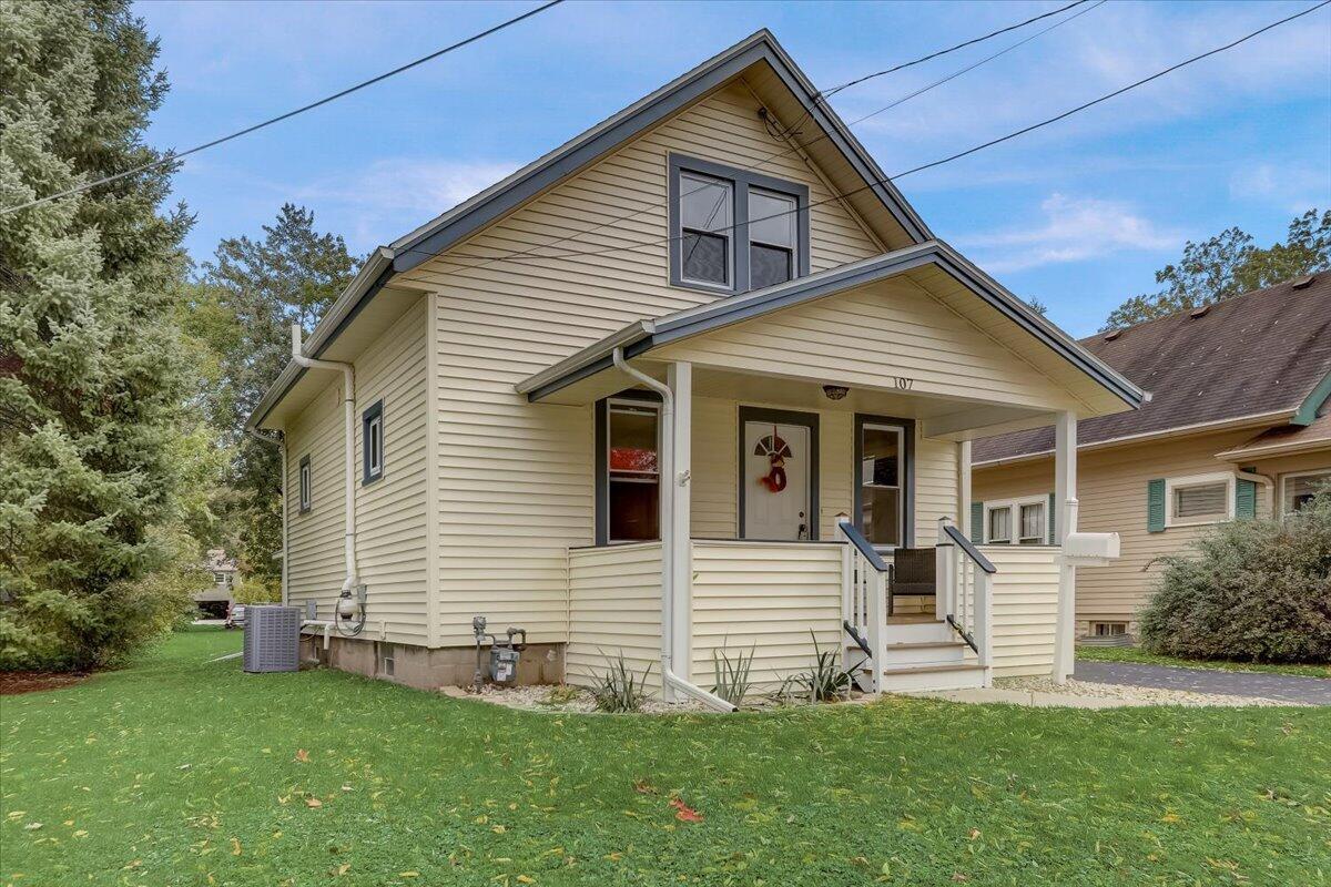 107 Columbia, Waukesha, WI 53186