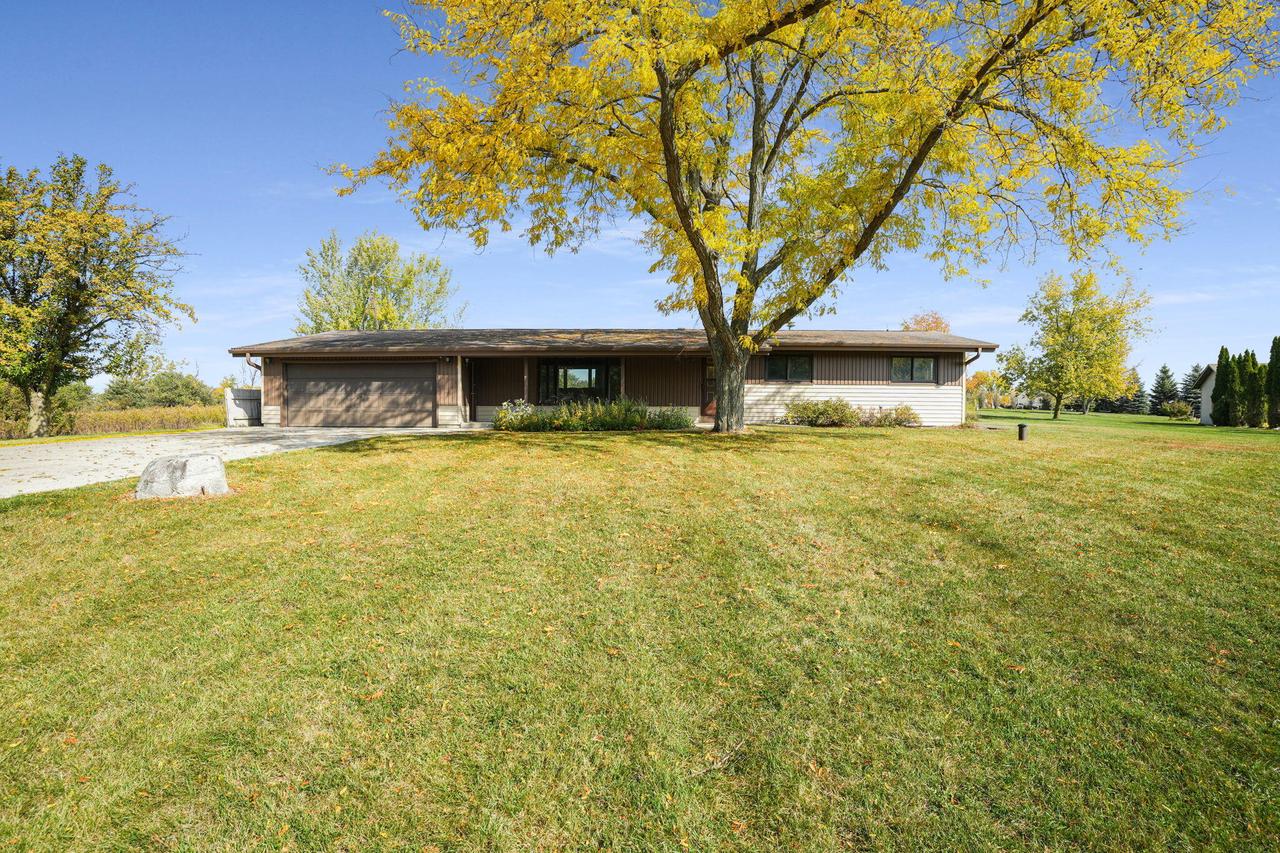 N6466 Woodridge Dr., Lafayette, WI 53121