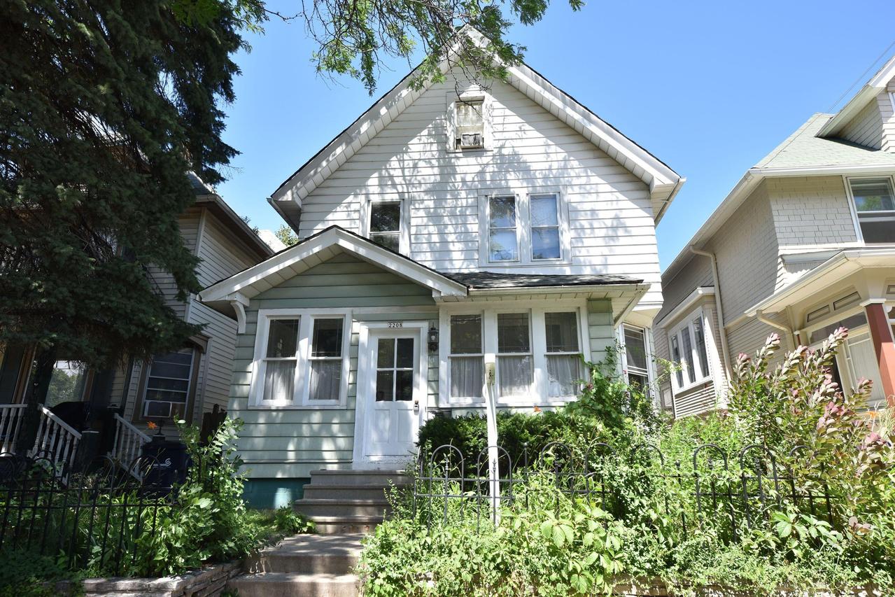 2208 E Webster Pl, Milwaukee, WI 53211