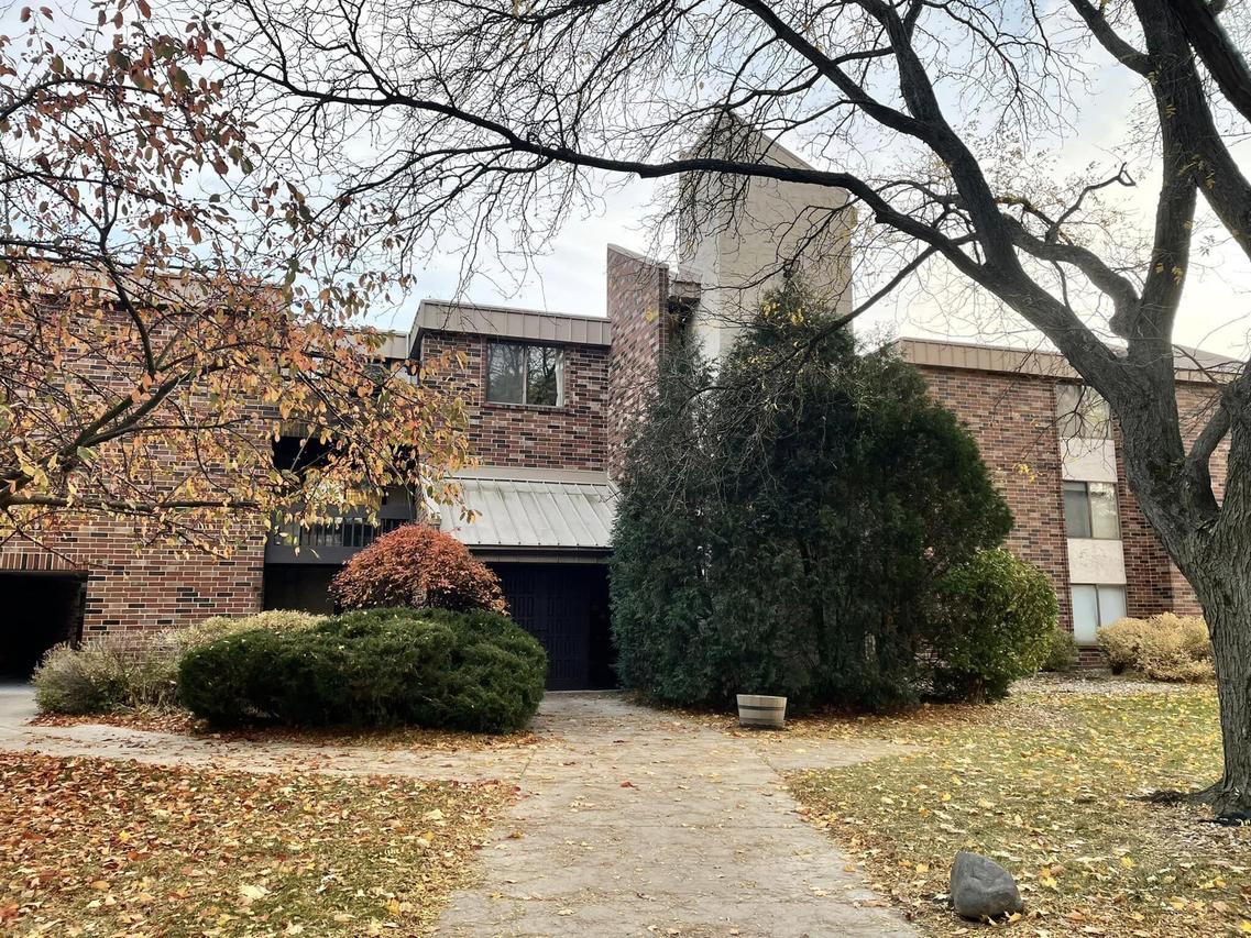 2350 W Good Hope Rd #153, Glendale, WI 53209