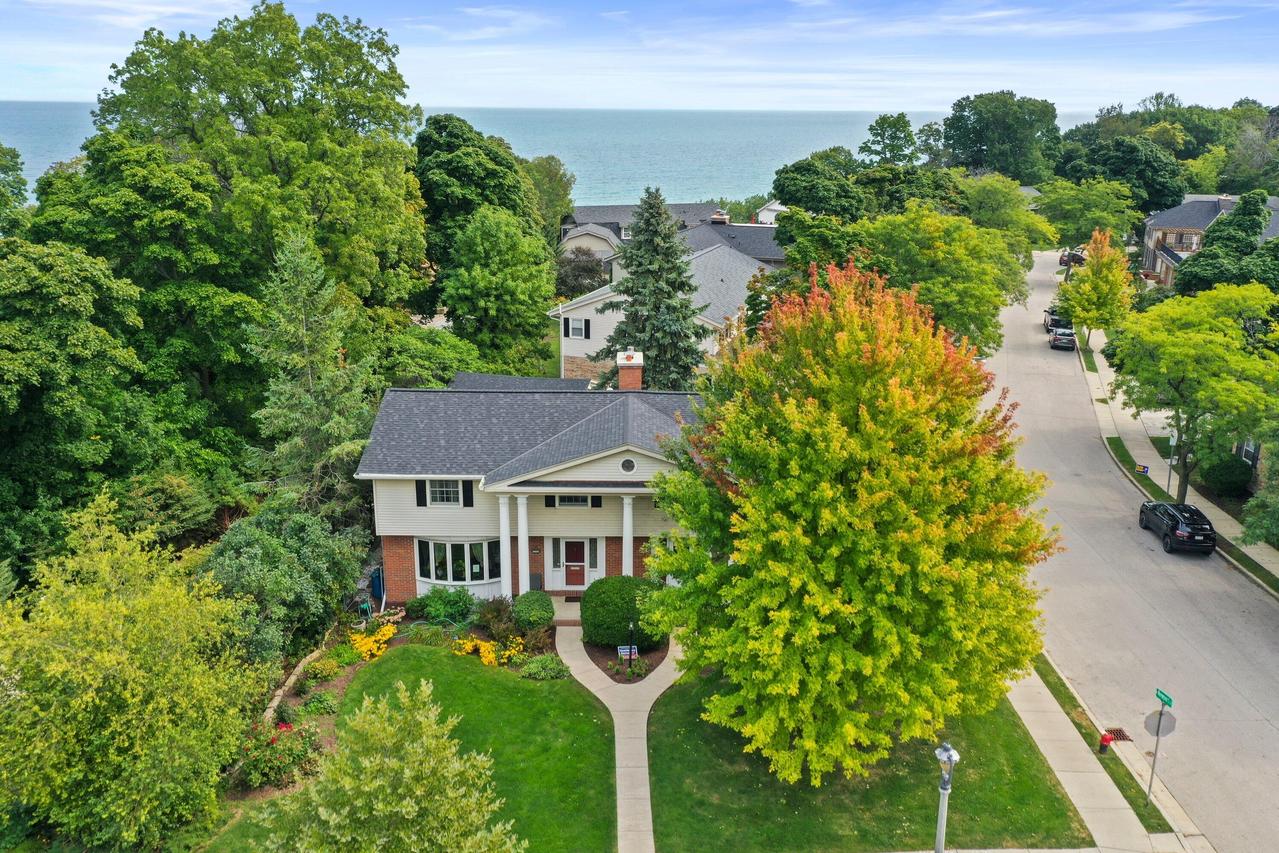 3364 N Lake Dr., Milwaukee, WI 53211