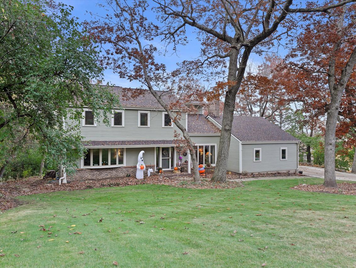 812 Knollwood Ct., Waukesha, WI 53188