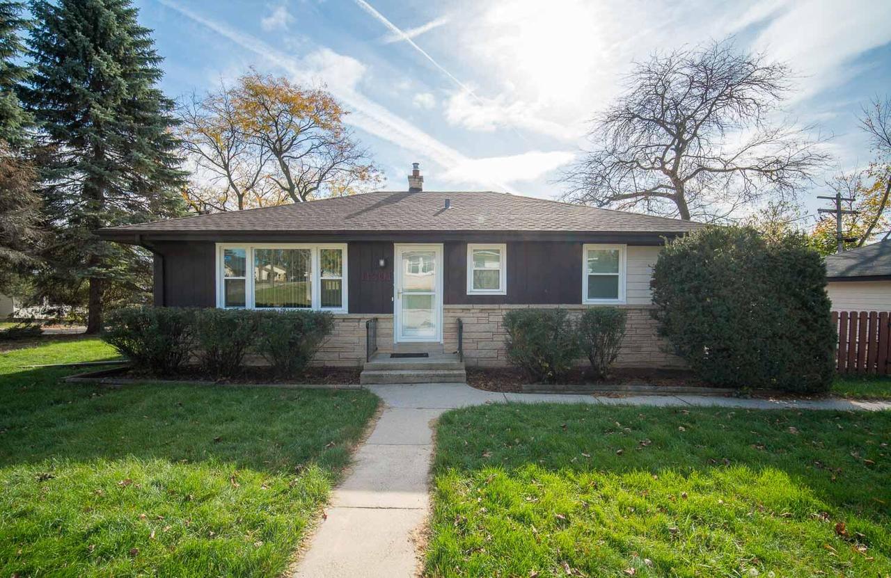 11201 W Mount Vernon Ave, Wauwatosa, WI 53226