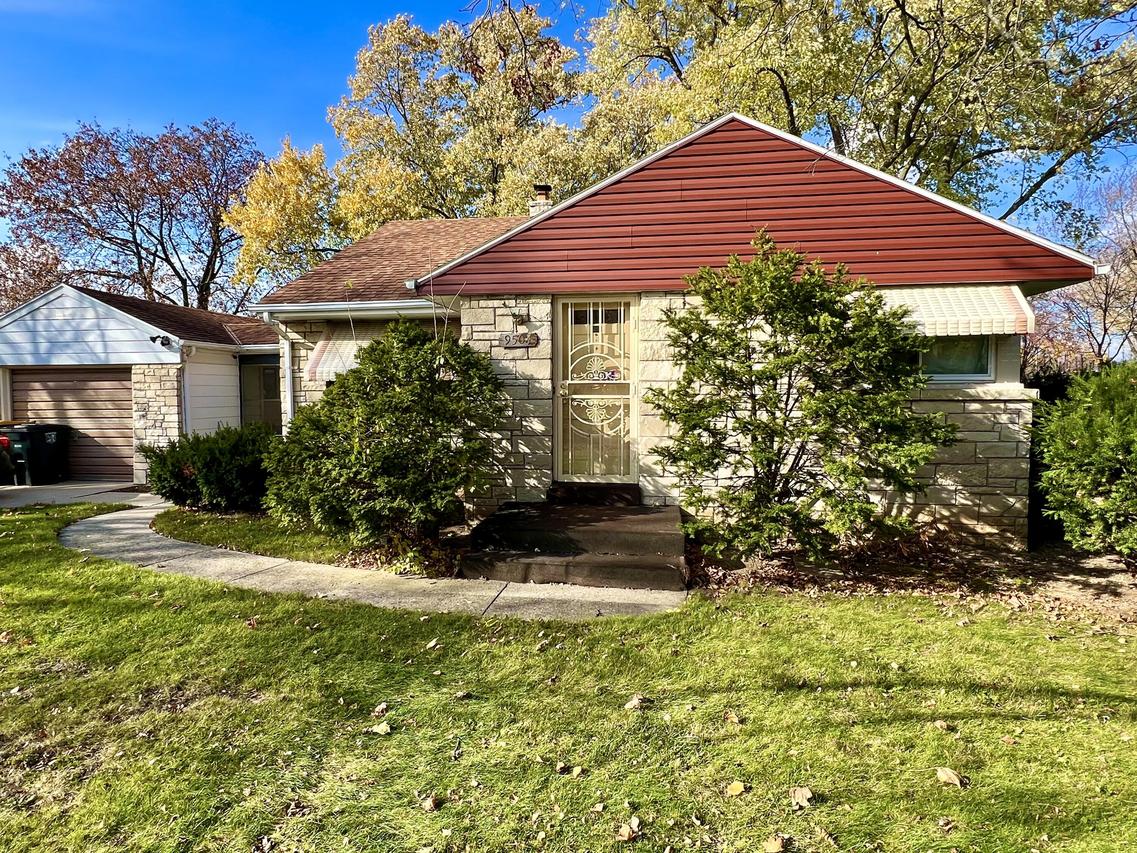 9504 W Palmetto Ave., Wauwatosa, WI 53222