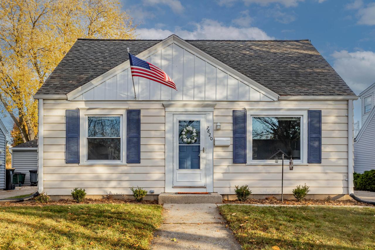 7820 Livingston, Wauwatosa, WI 53213