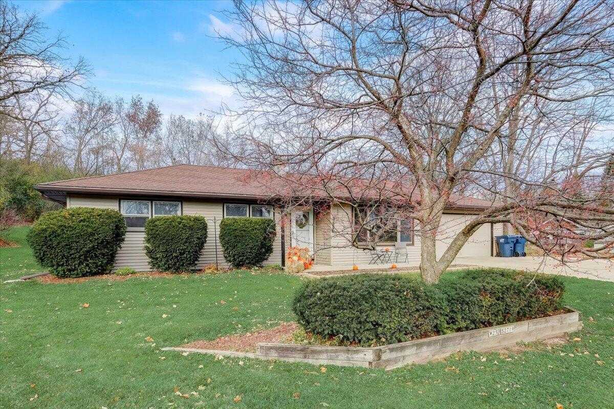 W257S2719 Genesee Rd, Waukesha, WI 53188