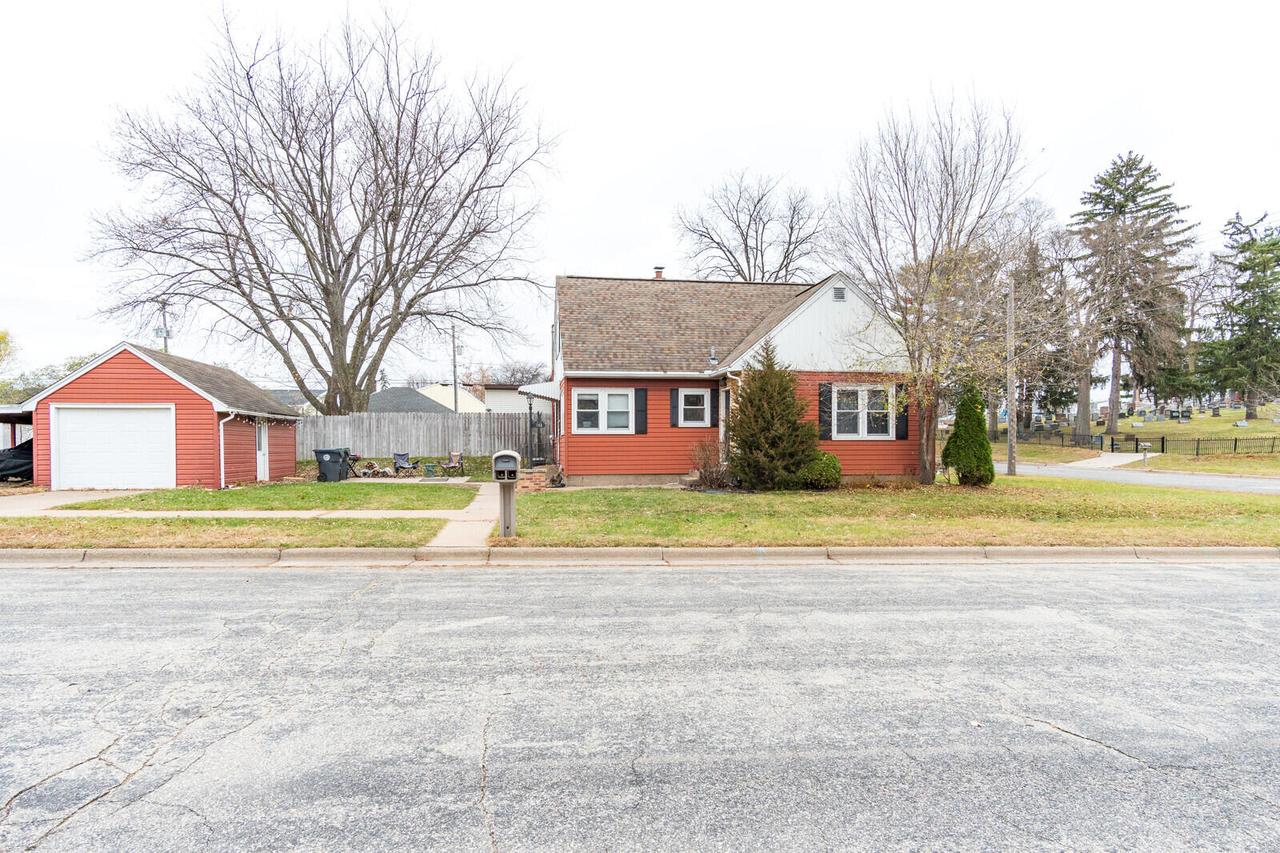 902 S 25th St., La Crosse, WI 54601