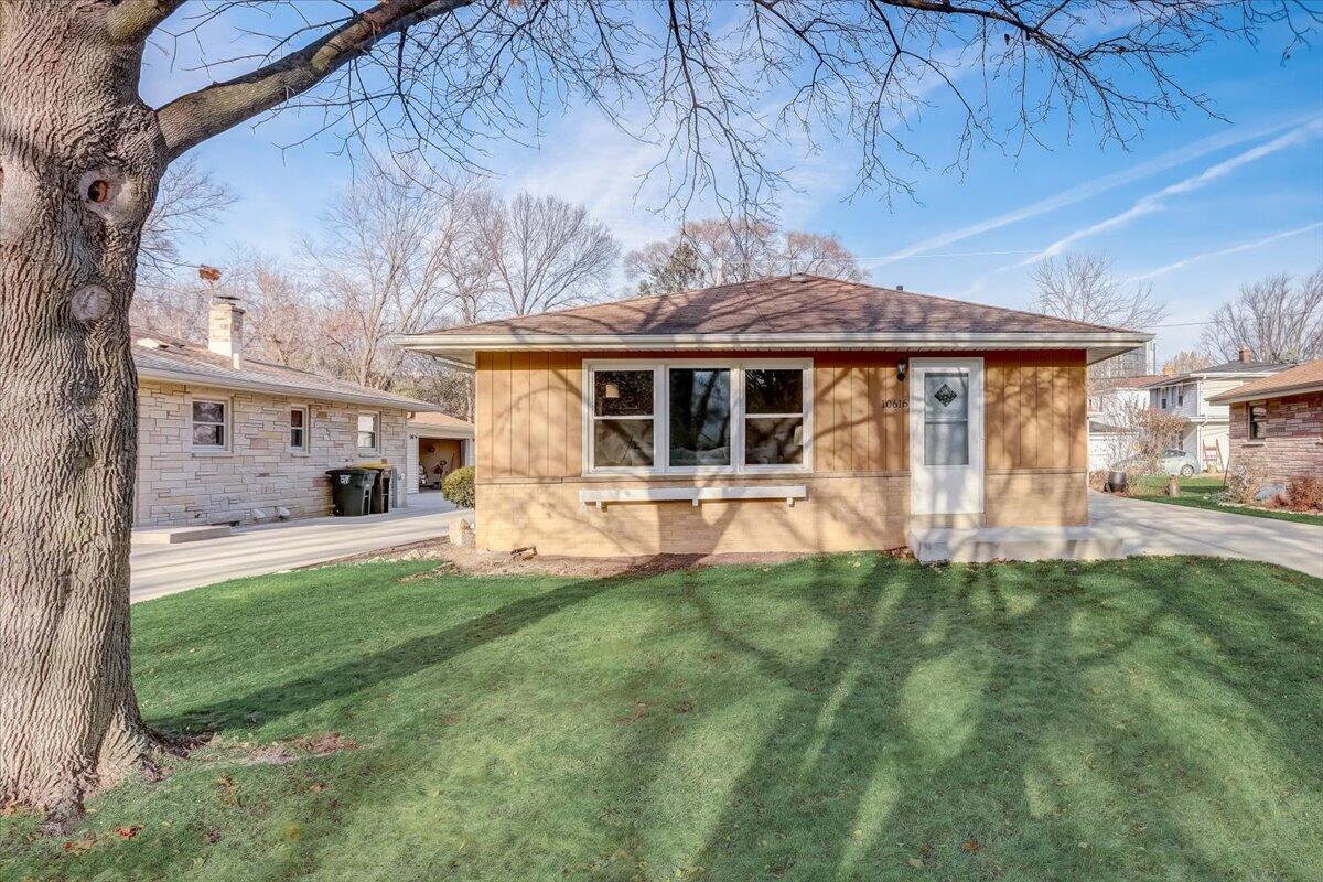 10616 W Fisher Pkwy., Wauwatosa, WI 53226