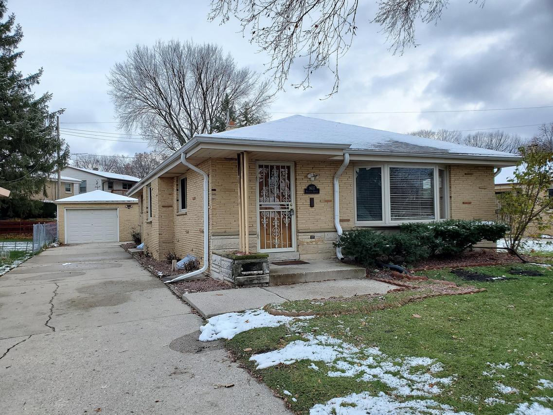 9637 W Palmetto Ave, Wauwatosa, WI 53222
