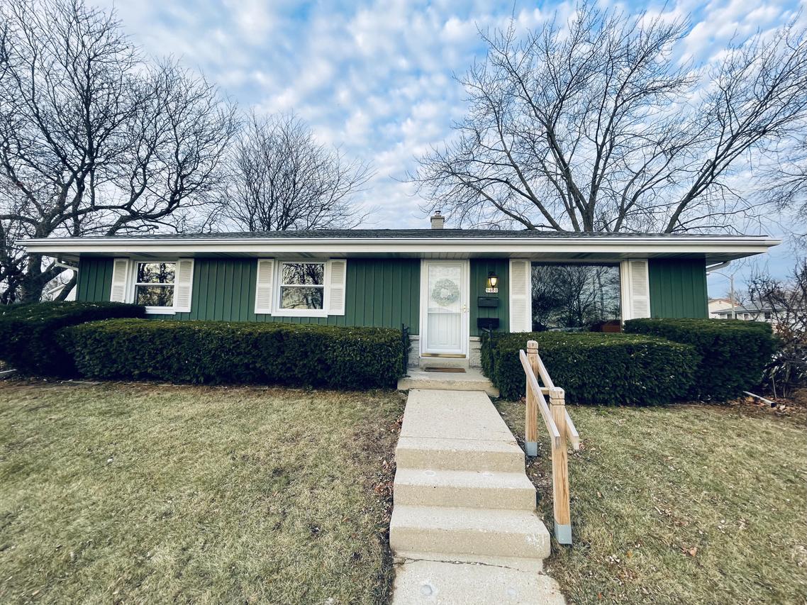 9400 W Wilbur Ave, Milwaukee, WI 53228