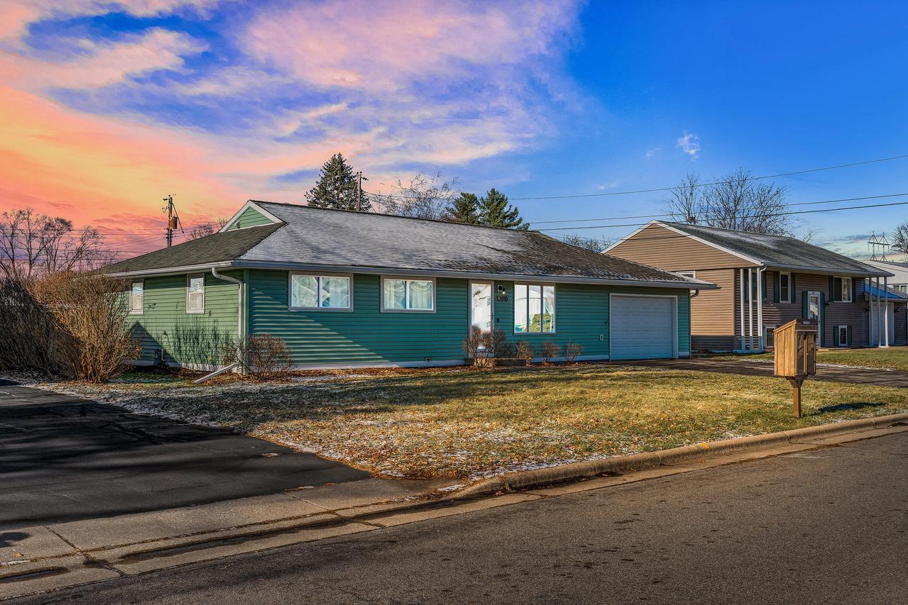 3010 31st St, La Crosse, WI 54601