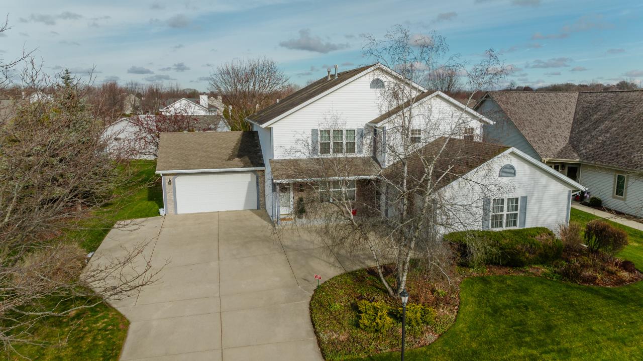 2754 Sandra Ln., Waukesha, WI 53188