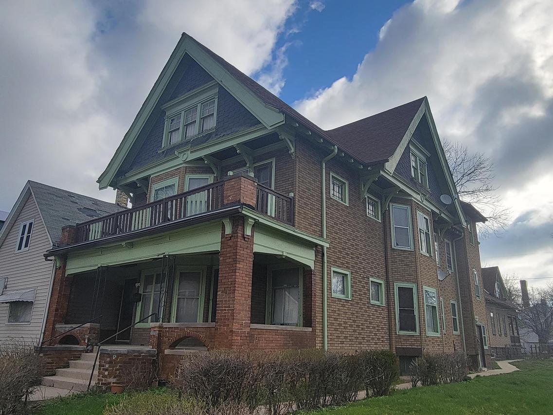 2922 N Dr William Finlayson St #2924, Milwaukee, WI 53212