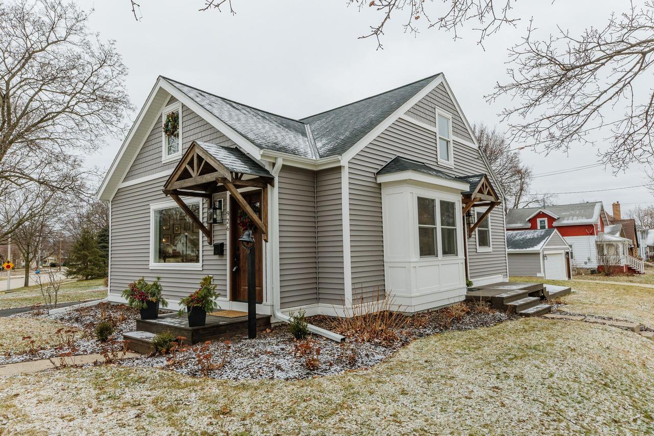 926 E Broadway -, Waukesha, WI 53186
