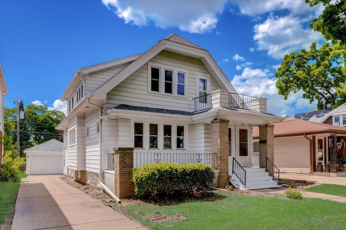 2119 N 84th St #2121, Wauwatosa, WI 53226