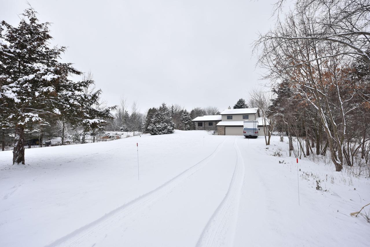 471 Caernarvon Rd., Wales, WI 53183