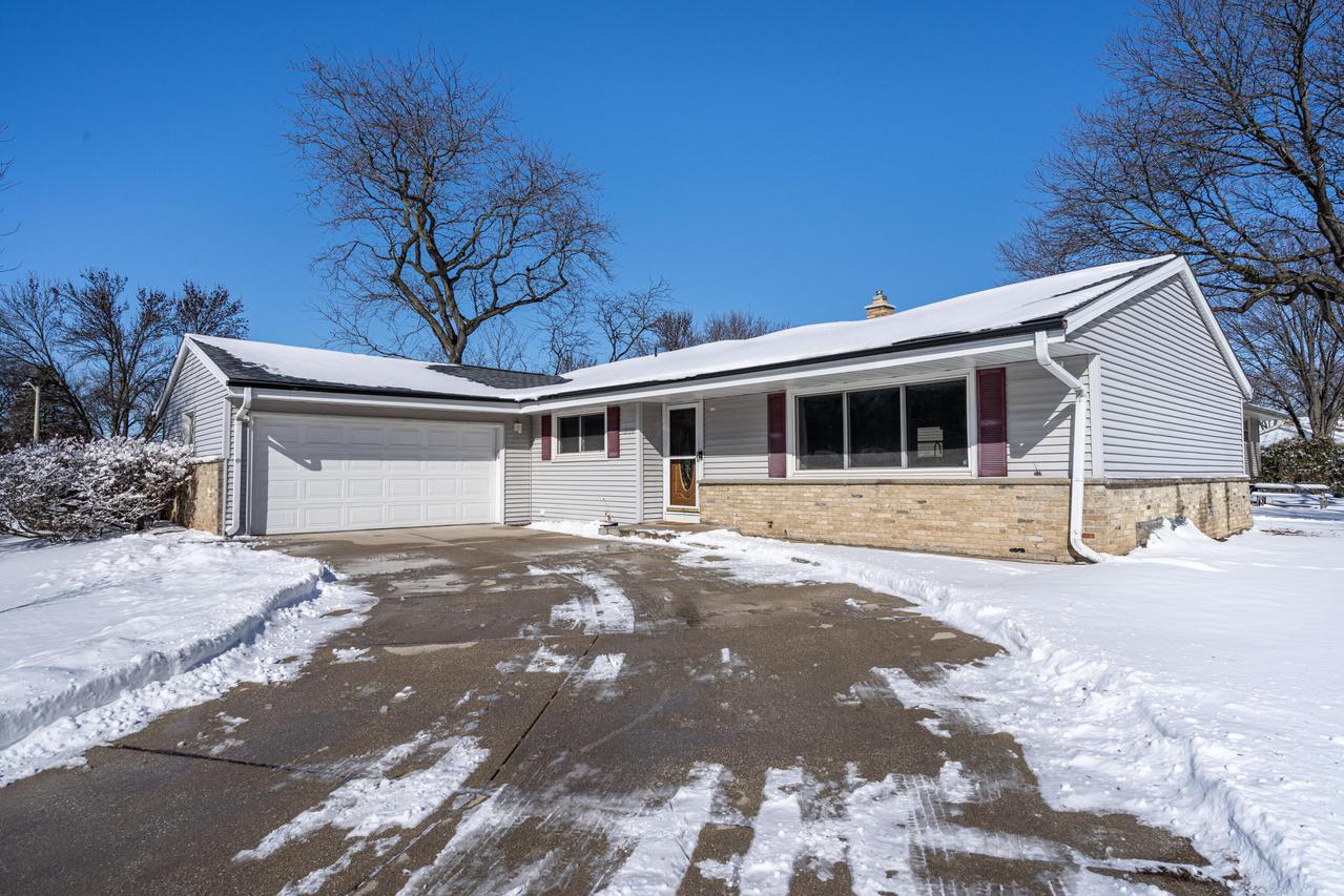 10720 W Courtland Ave., Wauwatosa, WI 53225