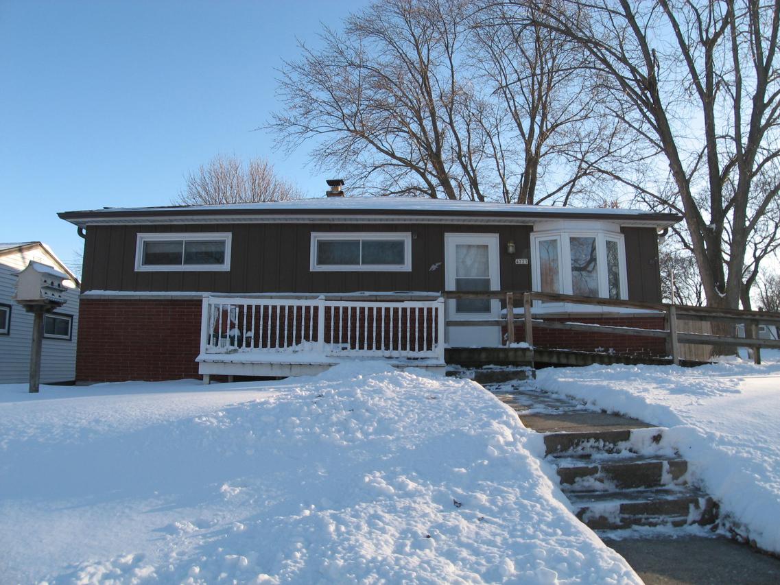 4725 W Wilbur Ave, Milwaukee, WI 53220