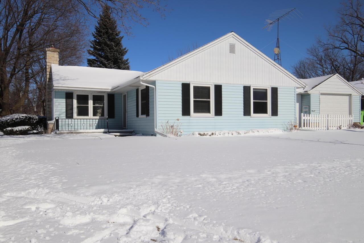 2236 Illinois Ave., New Holstein, WI 53061