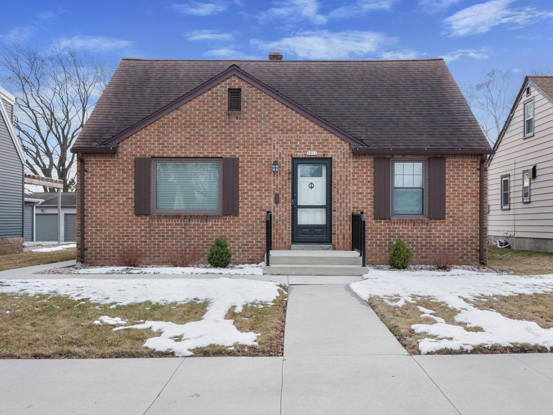 2013 Broadway Ave., Sheboygan, WI 53081
